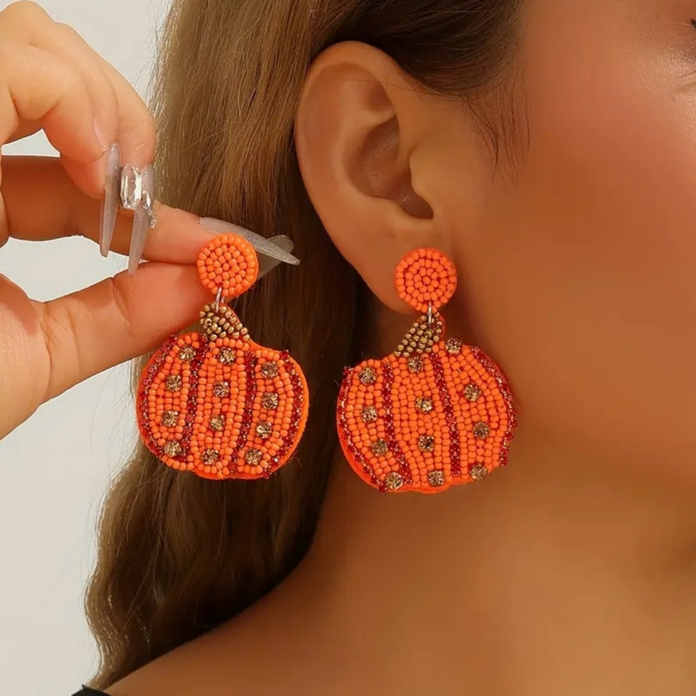 NWT Orange Beaded Pumpkin Earrings